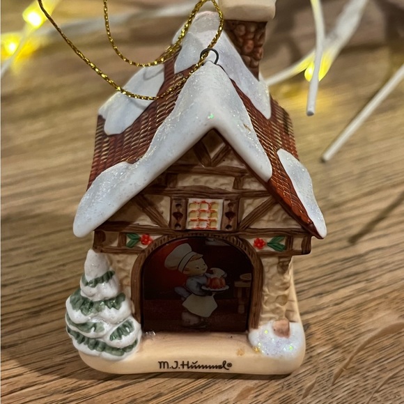 Set of 10 Vintage Hummel House Christmas Ornaments. Excellent condition - Picture 15 of 16